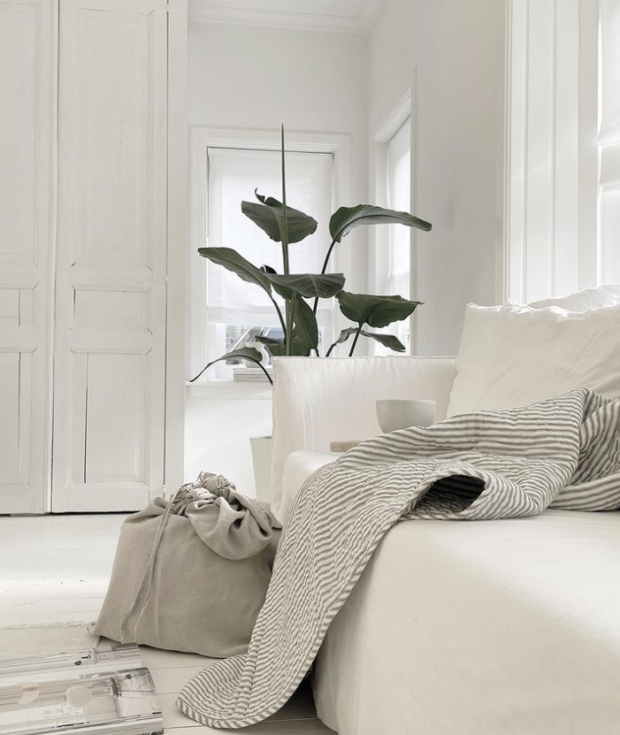 Linen storage bag